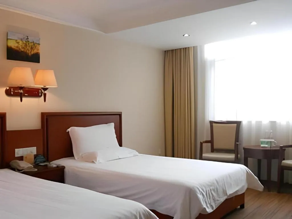 Bed in GreenTree Inn Nanning Langdong Hotel