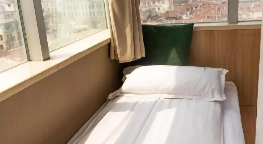 Bed in Shanghai Blue Mountain Bund Youth Hostel