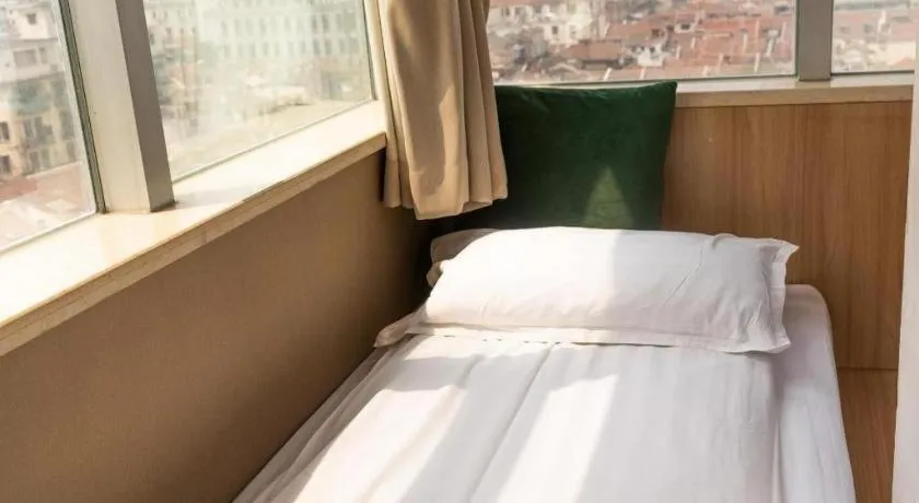 Bed in Shanghai Blue Mountain Bund Youth Hostel