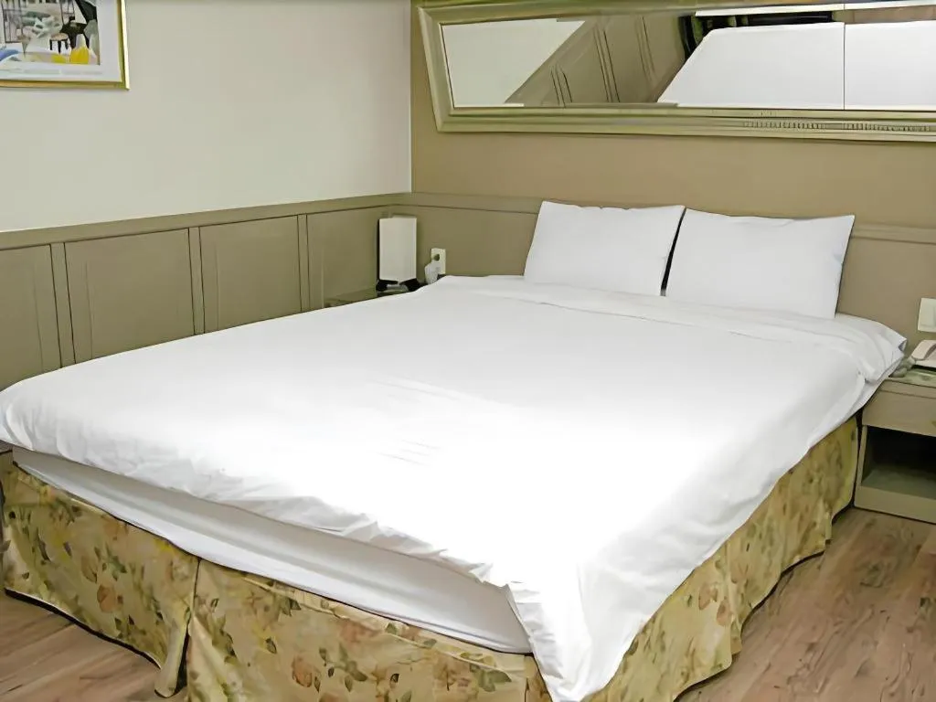 Bed in Mirabell Motel