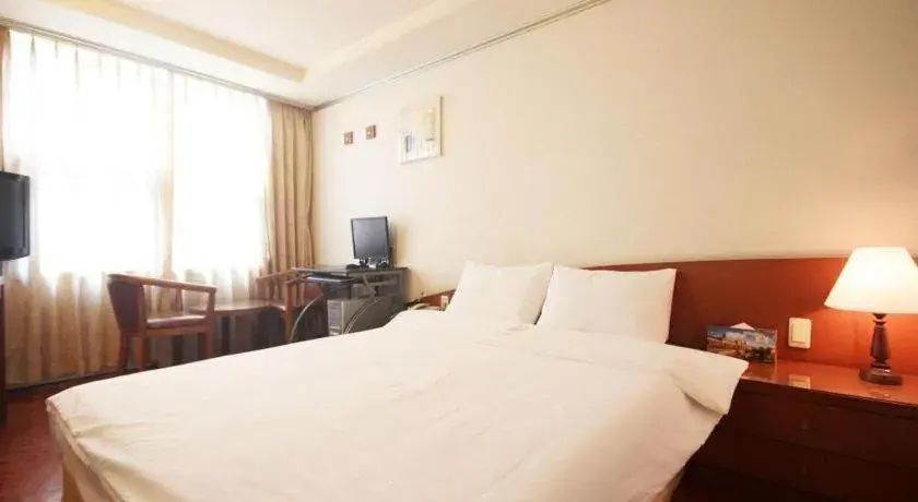 Bed in Mirabell Motel Bed in Mirabell Motel