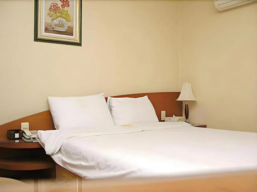 Bed in Mirabell Motel