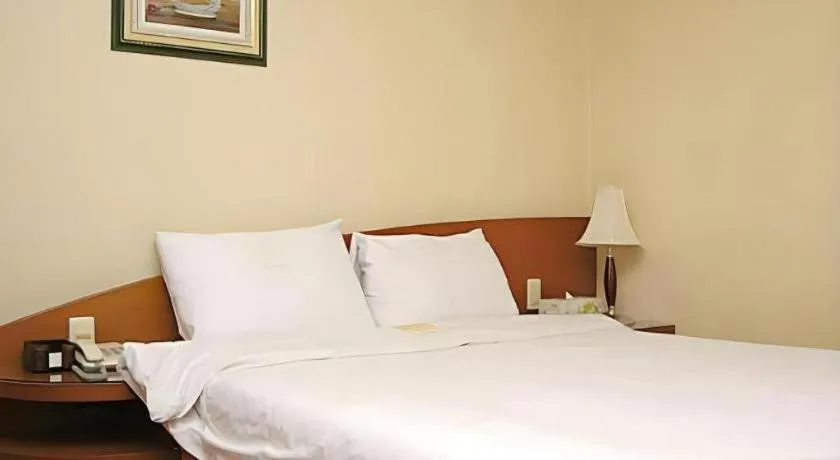 Bed in Mirabell Motel