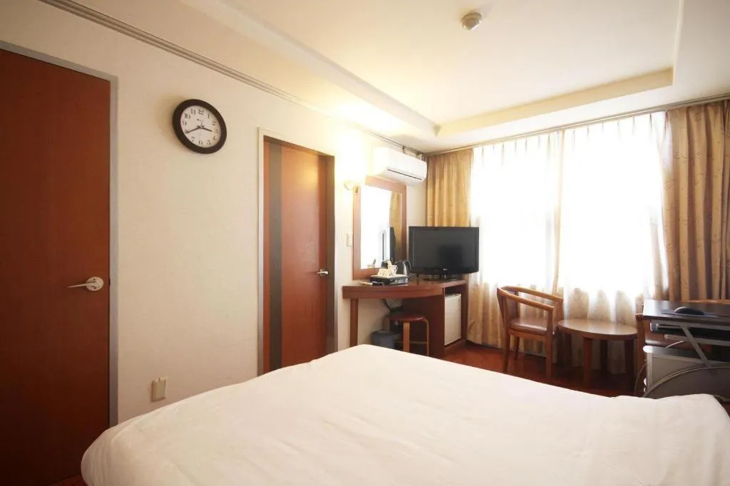 Bed in Mirabell Motel