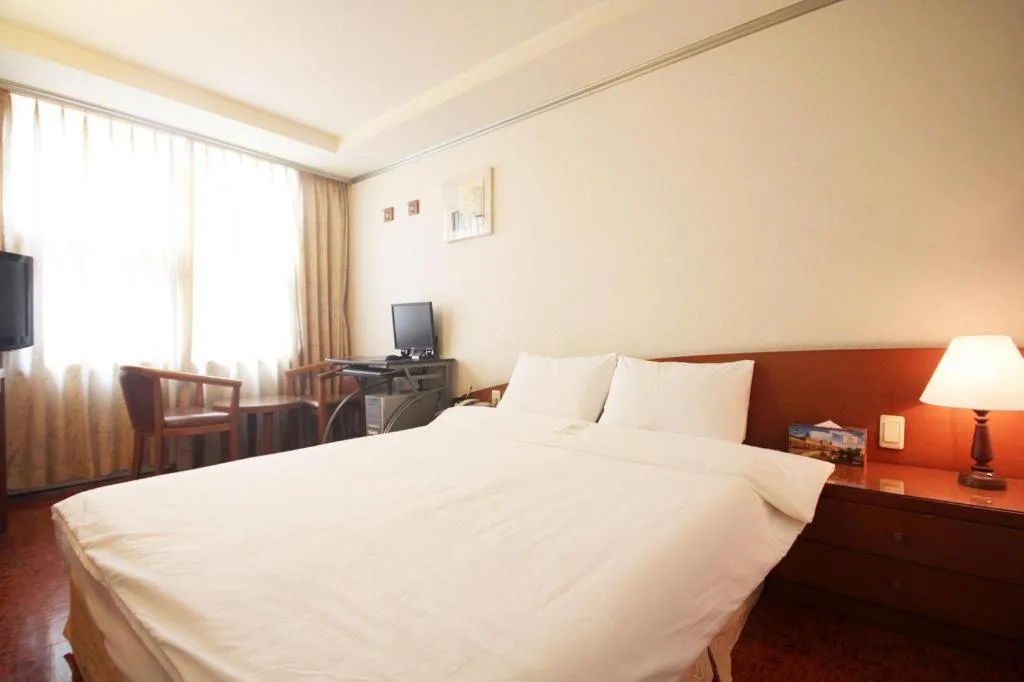 Bed in Mirabell Motel