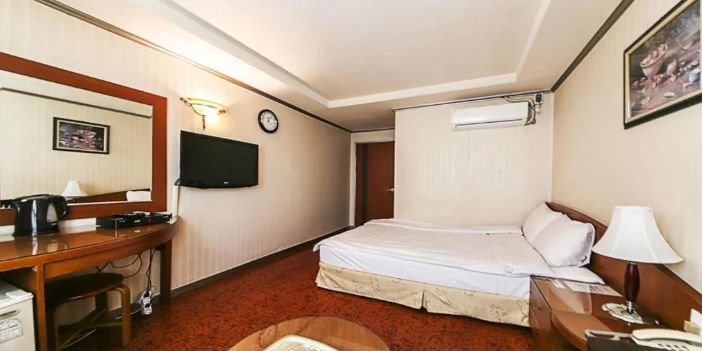 Bed in Mirabell Motel