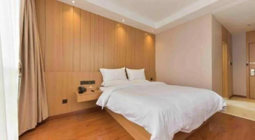 Bed in Starway Hotel Hongqiao Junction Center Branch