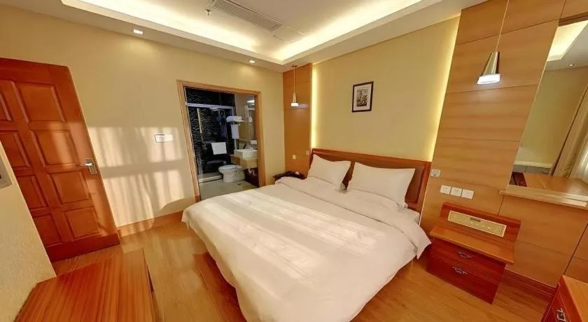 Bed in Starway Hotel Hongqiao Junction Center Branch