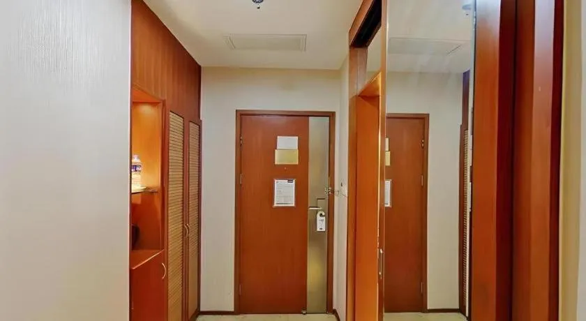 Starway Hotel Hongqiao Junction Center Branch