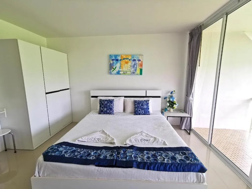 Bed in Phet Cha-am Plaza&Resort