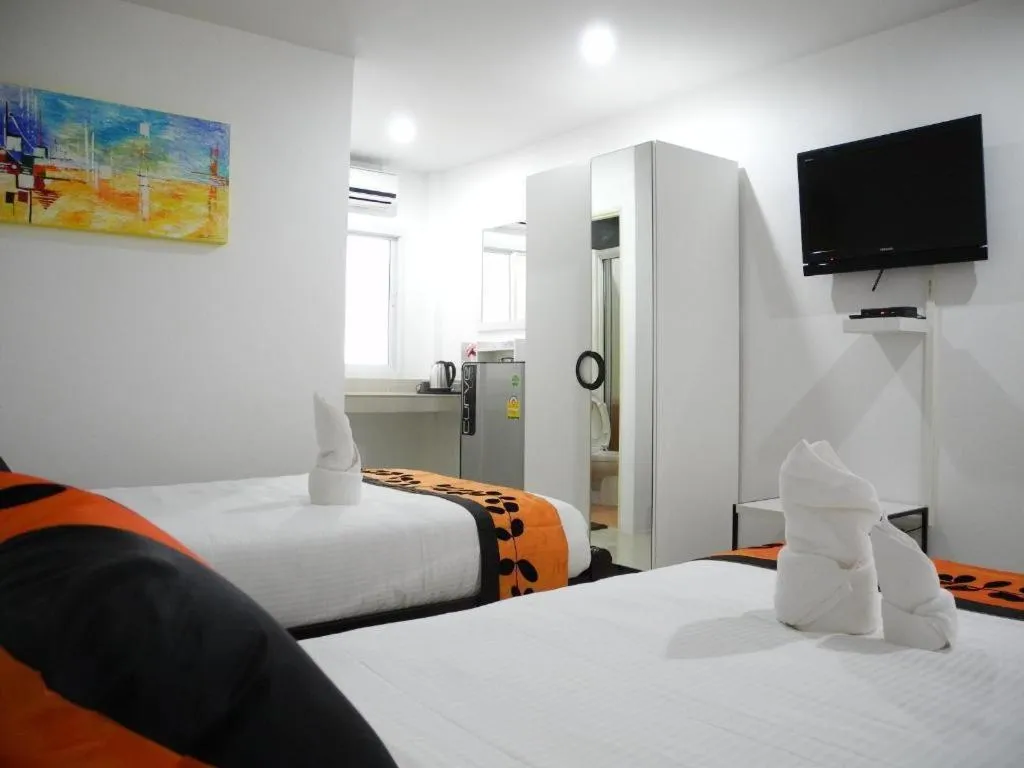 Bed in Phet Cha-am Plaza&Resort