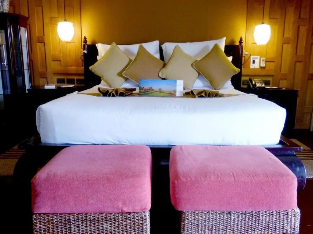 Bed in Baan Souchada Resort & Spa