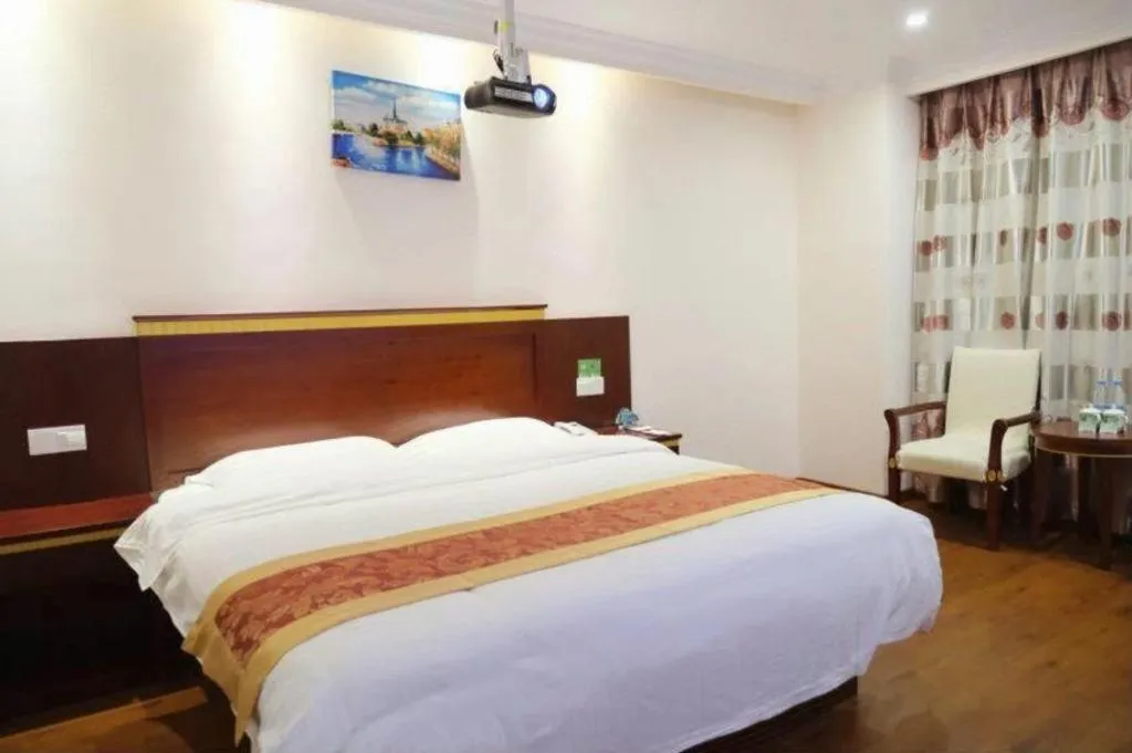 Bed in GreenTree Inn Shanghai Minhang Development Zone Subway Station Business Hotel