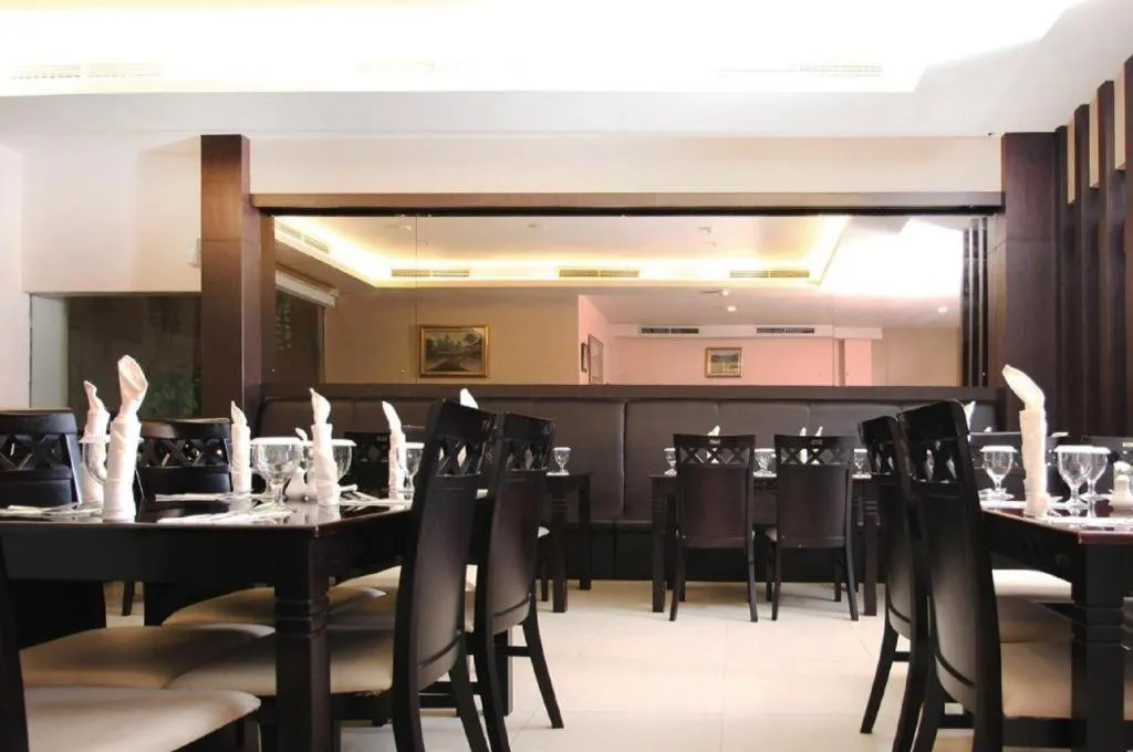 Raz Hotel and Convention