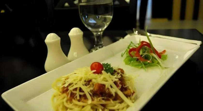 Raz Hotel and Convention