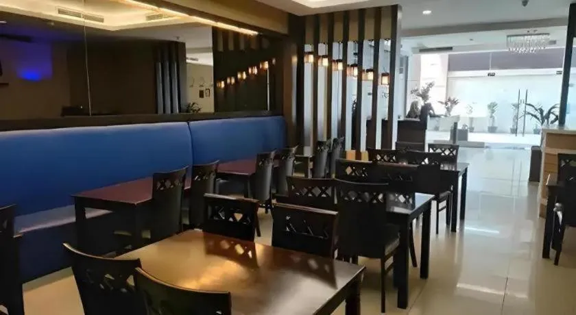 Raz Hotel and Convention