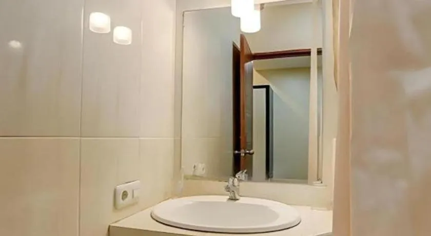 Raz Hotel and Convention