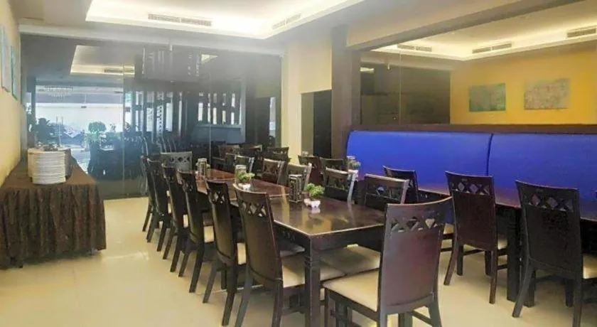 Raz Hotel and Convention