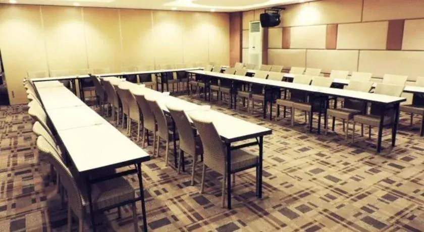 Dewarna Hotel and Convention Bojonegoro Dewarna Hotel and Convention Bojonegoro