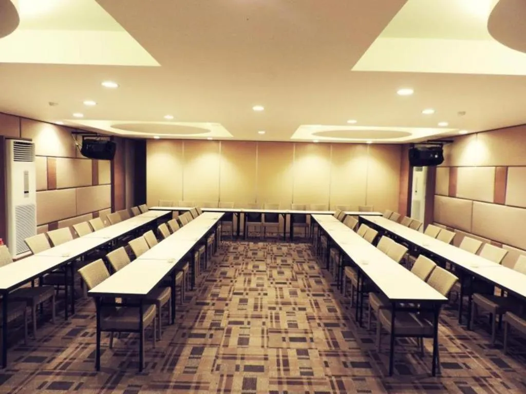 Dewarna Hotel and Convention Bojonegoro