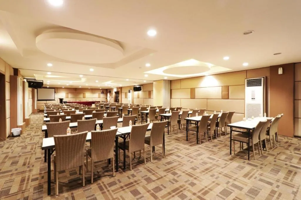 Dewarna Hotel and Convention Bojonegoro