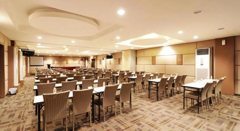 Dewarna Hotel and Convention Bojonegoro