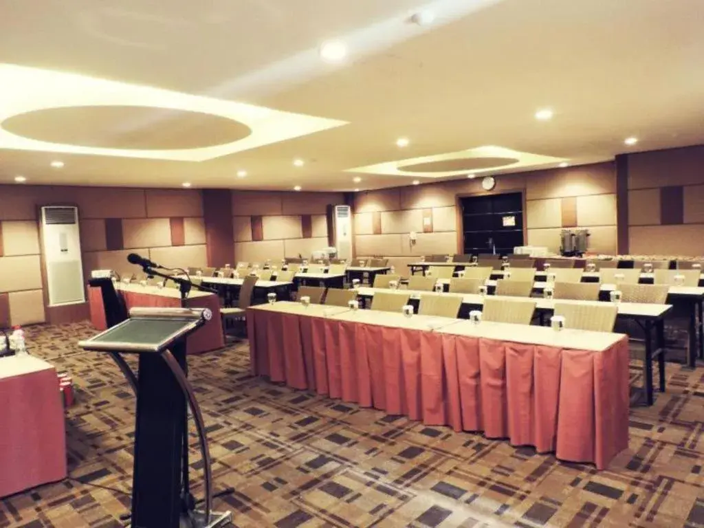 Dewarna Hotel and Convention Bojonegoro Dewarna Hotel and Convention Bojonegoro