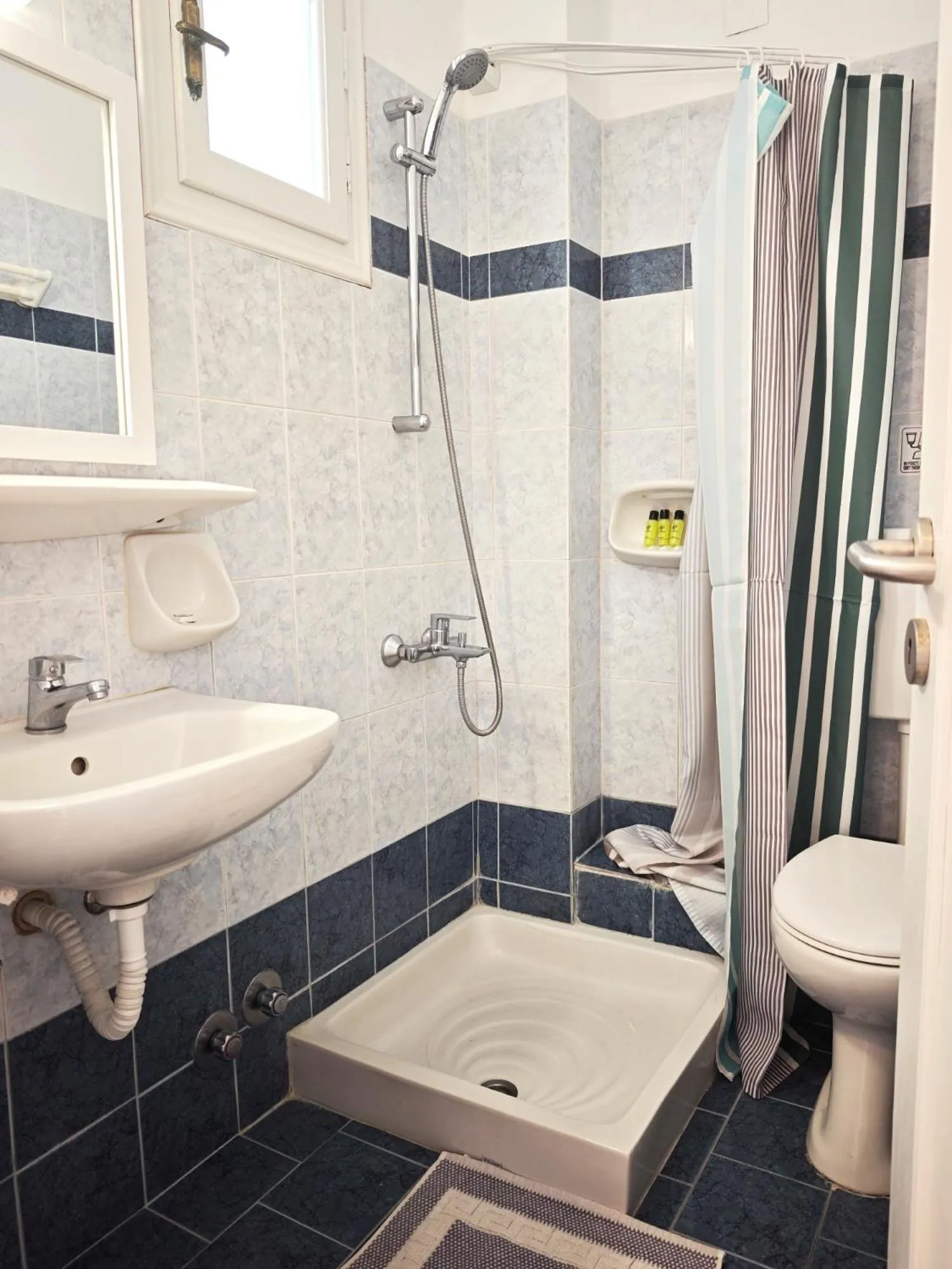 Toilet in Aretousa Villas