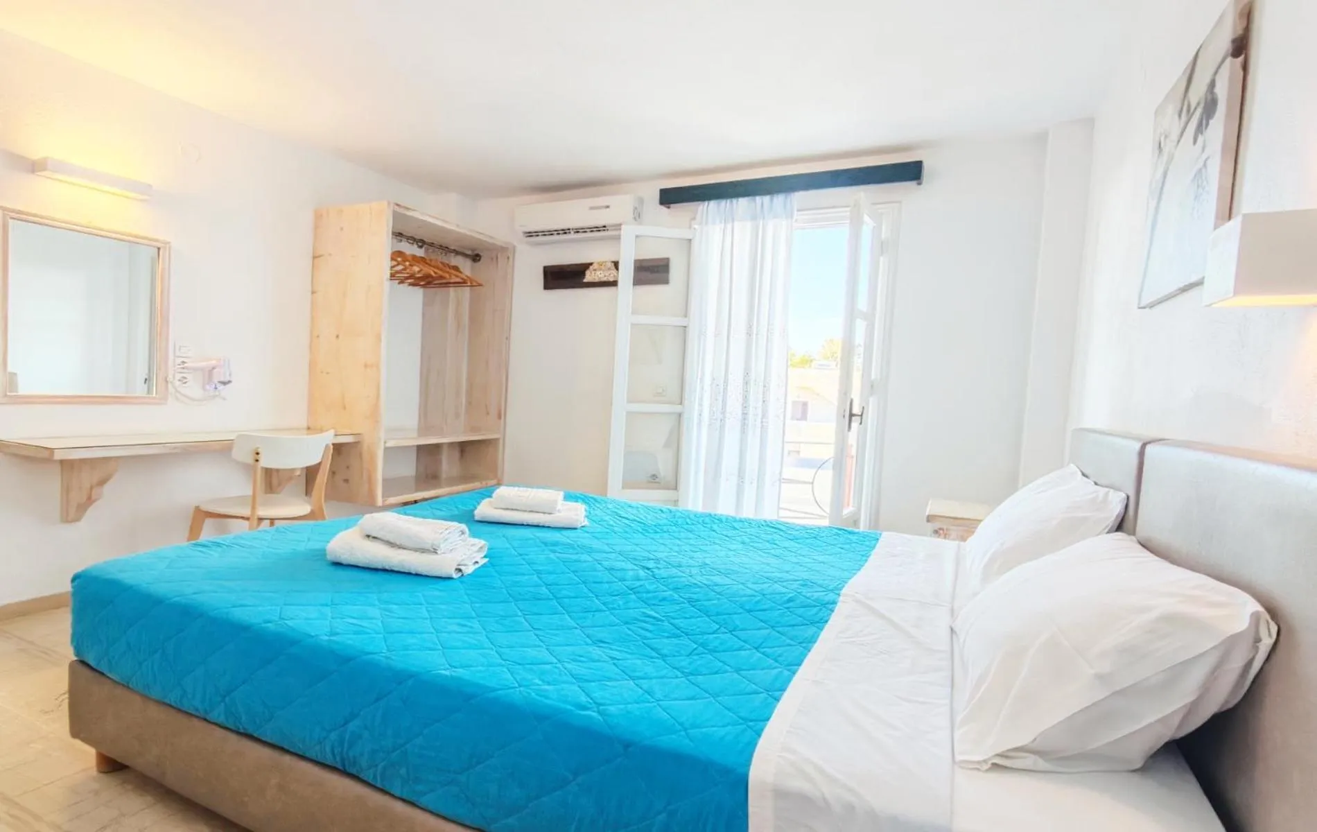 Photo of the whole room, Bed in Aretousa Villas