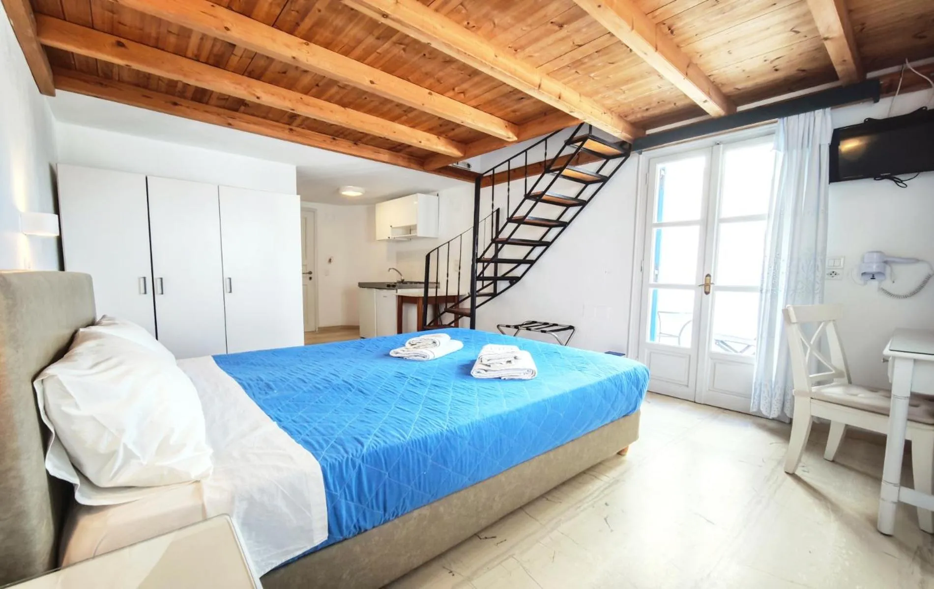 Bedroom, Bed in Aretousa Villas