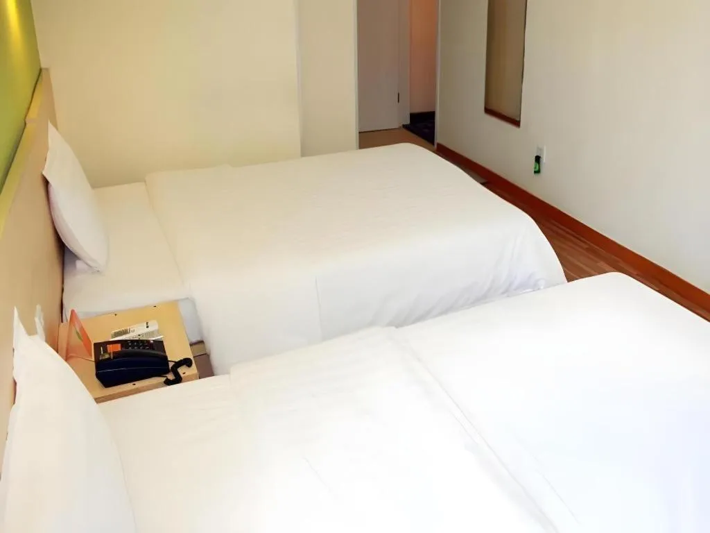 Bed in 7 Days Inn Changsha Pedestrian Street Nanmenkou Metro Station