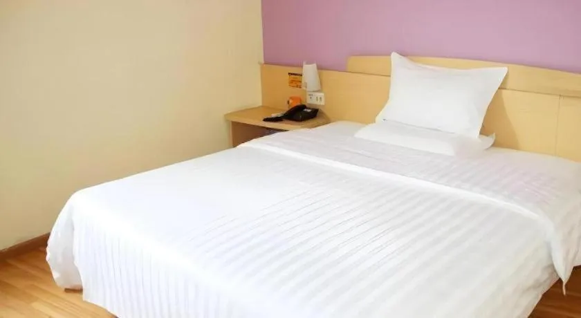 Bed in 7 Days Inn Changsha Pedestrian Street Nanmenkou Metro Station