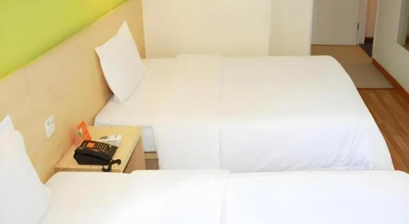 Bed in 7 Days Inn Changsha Pedestrian Street Nanmenkou Metro Station