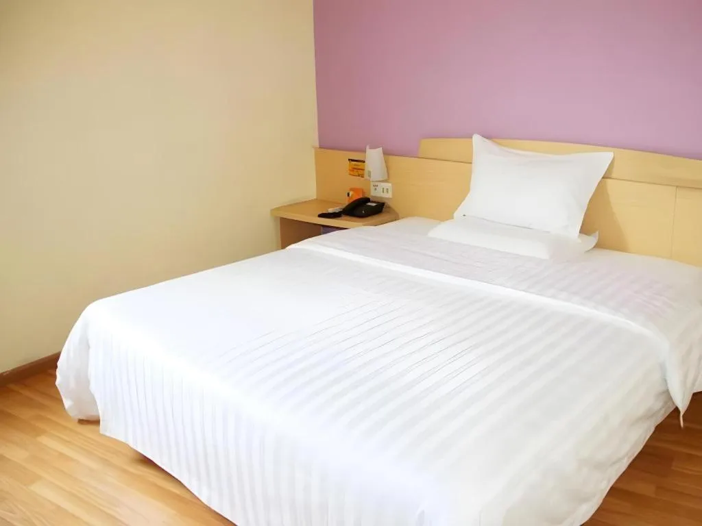 Bed in 7 Days Inn Changsha Pedestrian Street Nanmenkou Metro Station