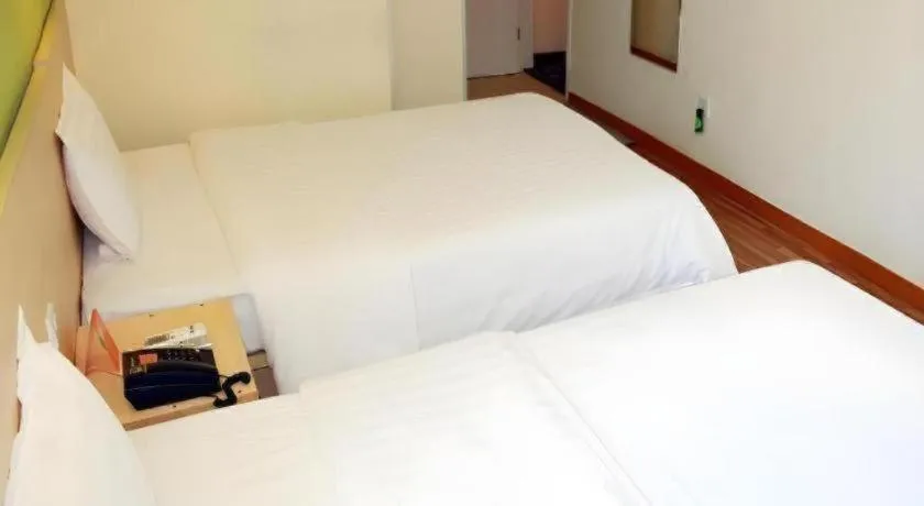 Bed in 7 Days Inn Changsha Pedestrian Street Nanmenkou Metro Station