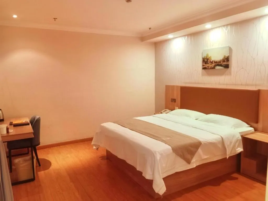 Bed in GreenTree Inn Kunshan Shimao Plaza Business Hotel