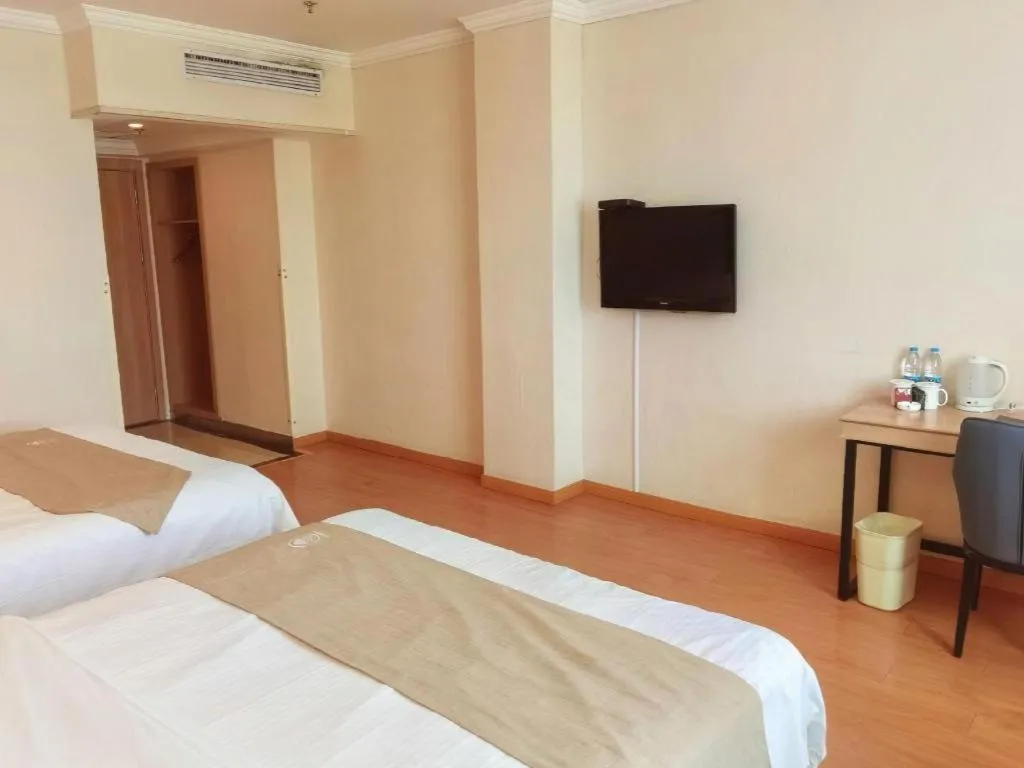 Bed in GreenTree Inn Kunshan Shimao Plaza Business Hotel