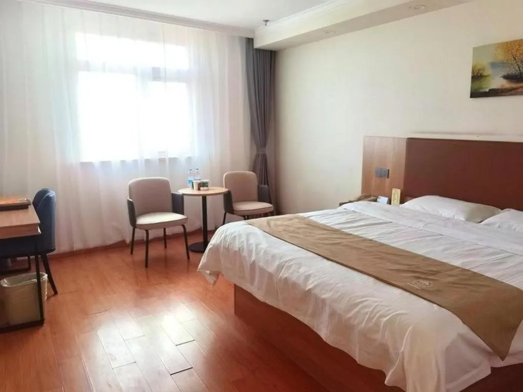 Bed in GreenTree Inn Kunshan Shimao Plaza Business Hotel