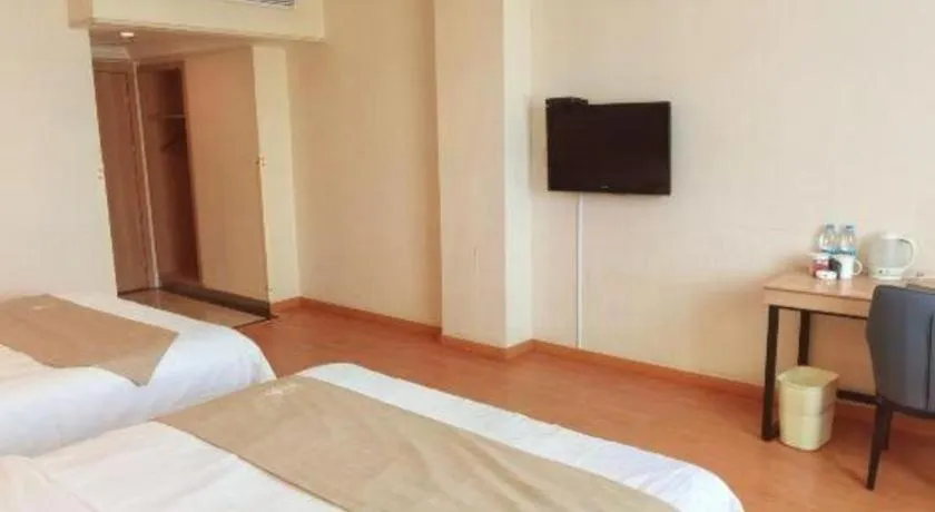 Bed in GreenTree Inn Kunshan Shimao Plaza Business Hotel