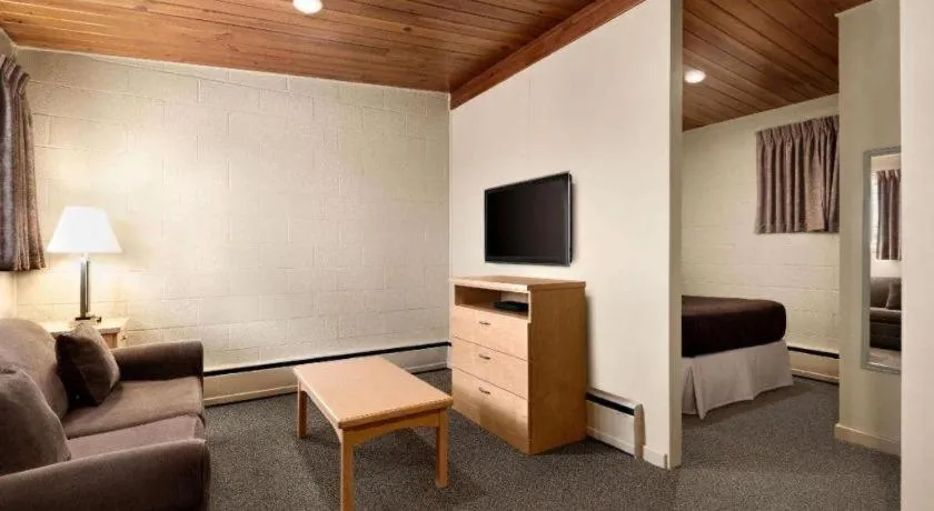 Bed in Thriftlodge Moose Jaw