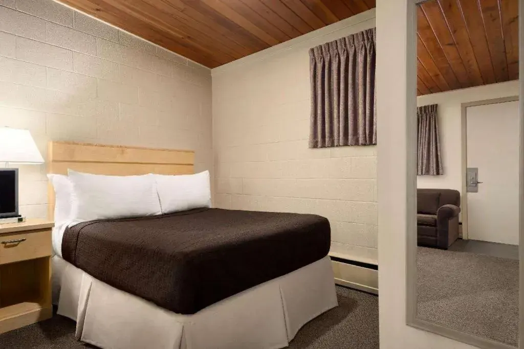 Bed in Thriftlodge Moose Jaw Bed in Thriftlodge Moose Jaw