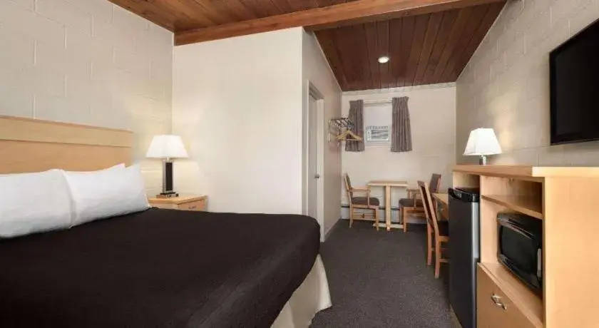 Bed in Thriftlodge Moose Jaw Bed in Thriftlodge Moose Jaw