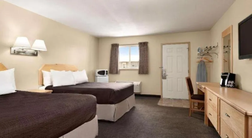 Bed in Thriftlodge Moose Jaw