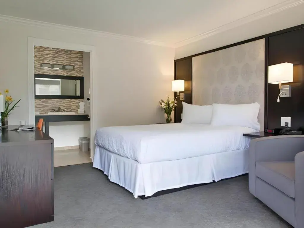 Bed in Park Pointe Hotel Bed in Park Pointe Hotel