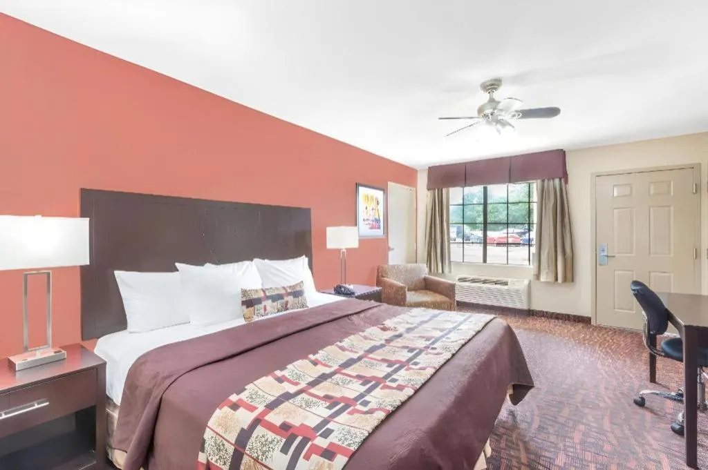 Bed in Days Inn by Wyndham Rayville