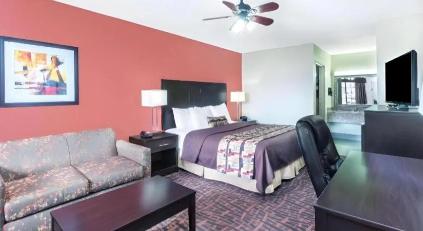 Days Inn by Wyndham Rayville