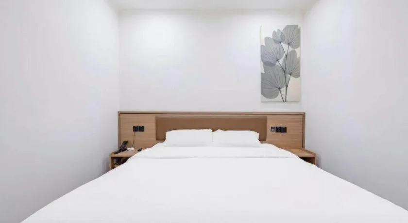 Bed in GreenTree Inn Chaoyang Shuangta District Bus Station