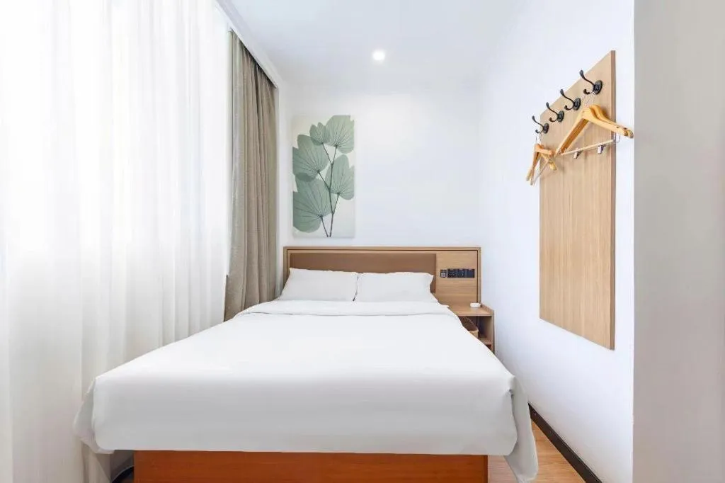 Bed in GreenTree Inn Chaoyang Shuangta District Bus Station