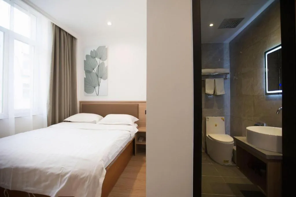 Bed in GreenTree Inn Chaoyang Shuangta District Bus Station