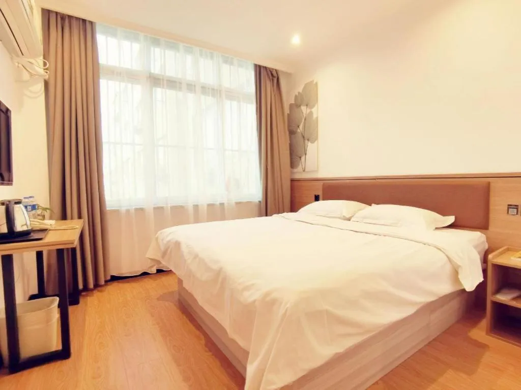 Bed in GreenTree Inn Chaoyang Shuangta District Bus Station